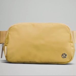 NWT New Lululemon Everywhere Belt Bag - Golden Sand - Fall 2022 Color Trend